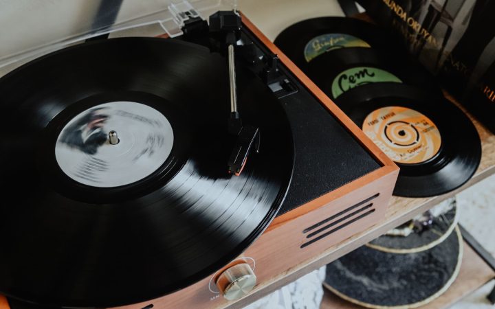 Close-up of a classic turntable playing vinyl records, evoking nostalgia and retro vibes.